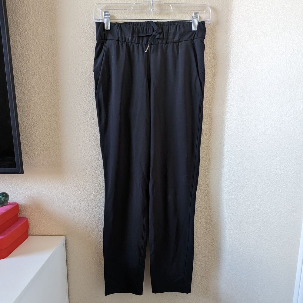 Lululemon On The Fly 7/8 Pant in Black W5BPNS size 2